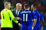 De håber det, men hverken Kasper Schmeichel eller Claudio Raniero tør sige, om kampen i Sevilla blev et vendepunkt for Leicester. 