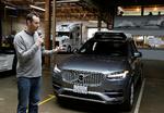 FILE - 
En af Apples konkurrenter inden for selvkørende teknologi er kørselstjenesten Uber. Her fortæller Anthony Levandowski, leder af Ubers projekt for selvkørende biler, om projektet.
(AP Photo/Eric Risberg, File) 