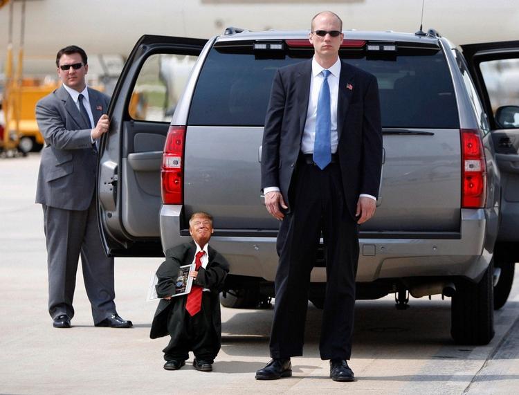På Reddit morer de sig med at gøre Trump lille. Meget lille. 