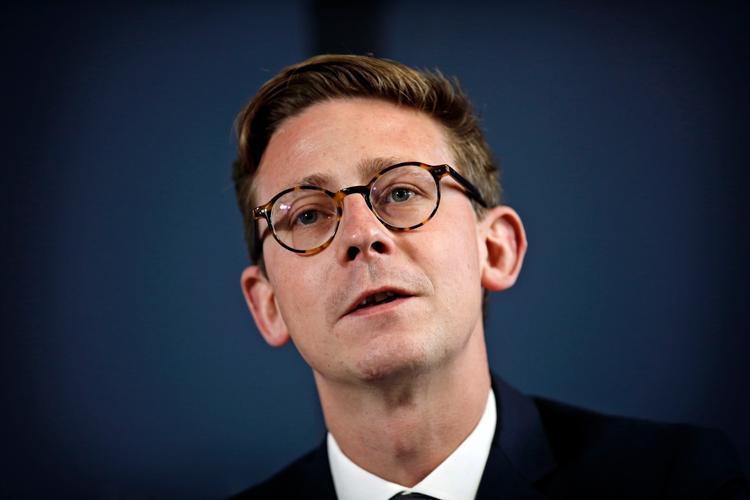 Skatteminister Karsten Lauritzen (V) forsøger nu på ny at lande en skatteaftale med deleøkonomiens flagskib Airbnb. 