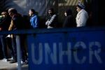 Hundredvis af syriske flygtninge venter på at lade sig registrere hos UNHCR i Libanons hovedstad Beirut 30. januar 2017. 