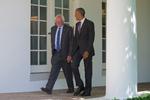 Når Det Demokratiske Parti skal vælge ny partisekretær, bliver det et valg mellem to fløje, hvis mest kendte repræsentanter er hhv. senator Bernie Sanders og forhenværende præsident Barack Obama. 