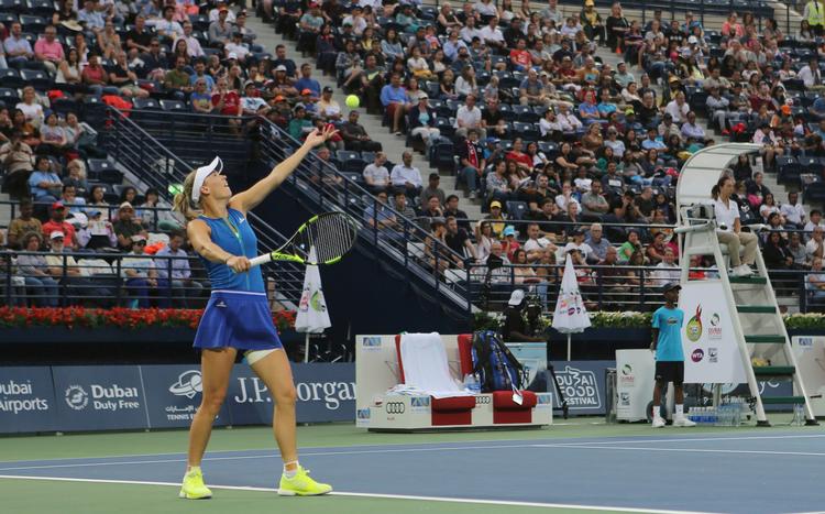 Caroline Wozniacki havde problemer med sin førsteserv, og blandt andet derfor tabte hun til Elina Svitolina. 