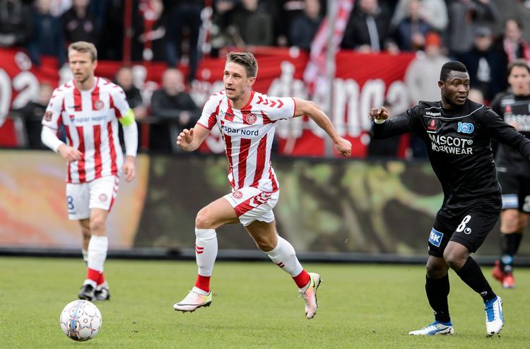 Inden for en halv time scorede Jakub Sylvestre med hovedet, højrebenet og venstrebenet mod Silkeborg. 