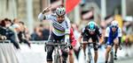 Verdensmesteren Peter Sagan kan triumferede række armen i vejret efter årets første sejr. 