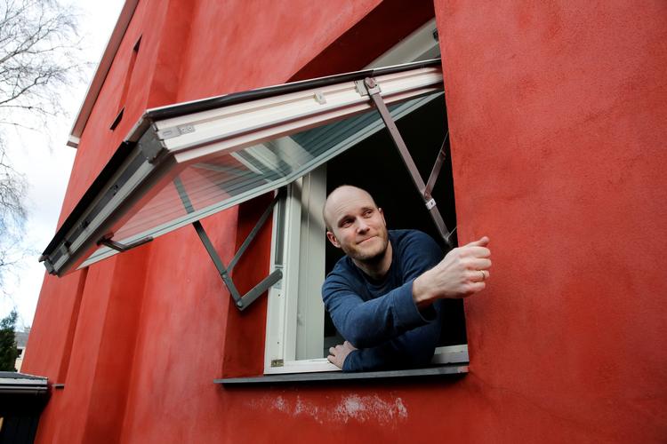 Anders Eilsø Bergmark er en af dem, der har energirenoveret sit hus. Blandt andet har han lavet isolering på ydermuren og fået tredobbelte termoruder.  