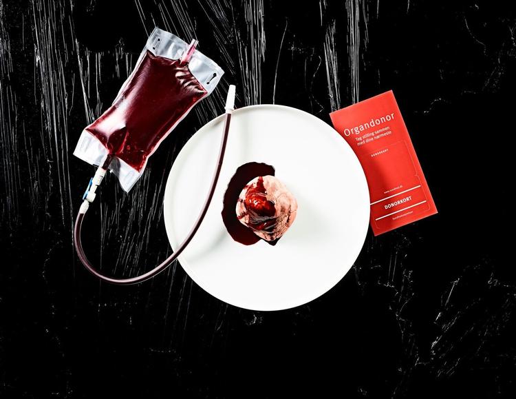 Sådan ser den ud, retten, som Rasmus Munk fra Restaurant Alchemist har lavet for at få flere til at skrive sig op som organdonorer.  