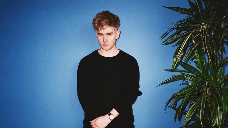 Den bare 20-årige Mura Masa har samarbejdet med blandt andre A$AP Rocky og Nao, og i 2017 kommer hans debutplade. Han optræder på Distortion Ø.  