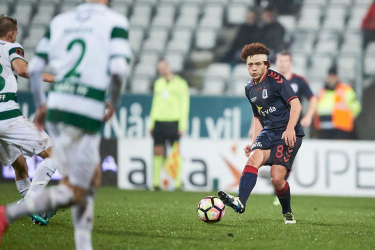 Mustafa Amini fik denne hovedbeklædning efter at have scoret AGF's føringsmål. 
