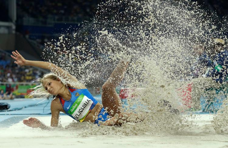  Darya Klishina har siden 2013 boet og trænet i USA og har derfor fået lov til at stille op som uafhængig atlet.  