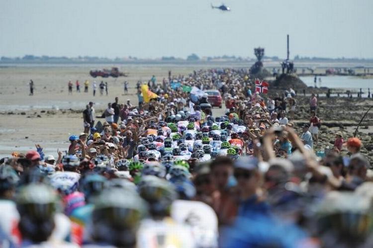 Sådan så det ud, da Tour de France-feltet i 20011 blev sendt af sted fra Passage du Gois. Foto: A.S.O. 