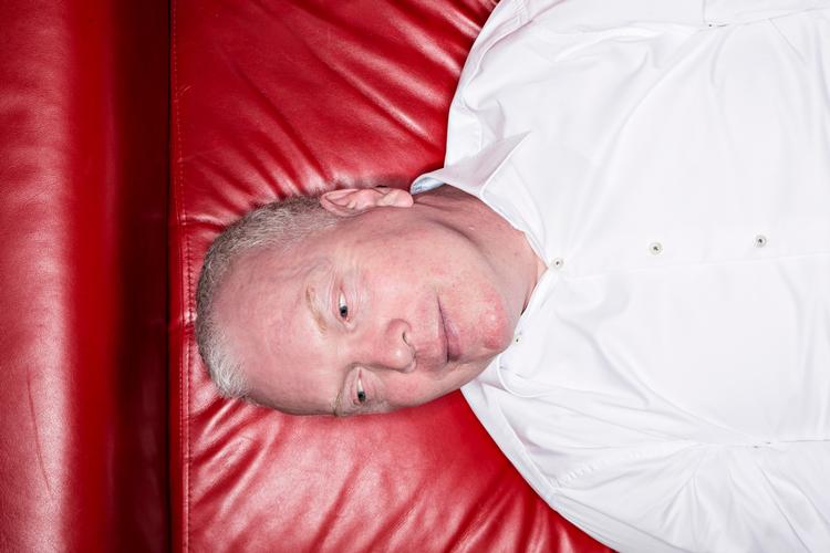 Søren Dahl, der har bestyret Cafe Hack, er medejer af SK Productions, som DR nu klipper alle bånd til.  