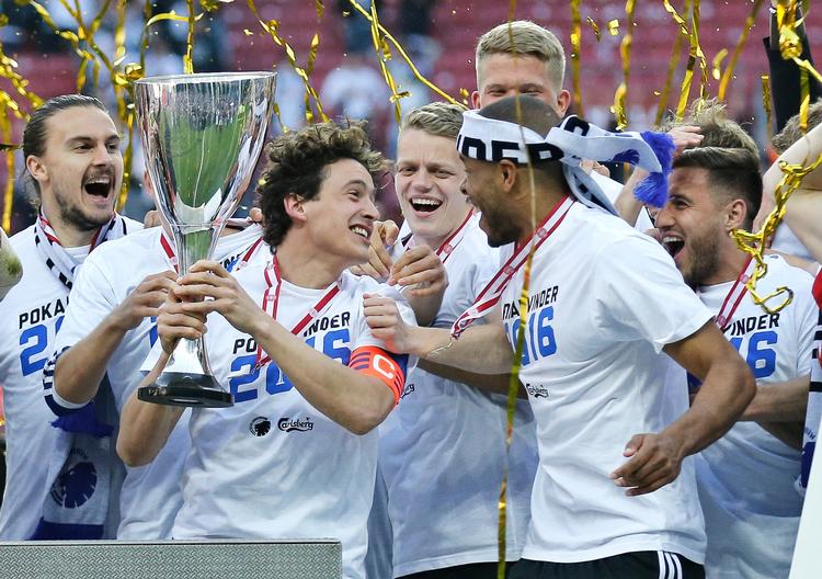 FCK blev i 2016 med Thomas Delaney som anfører den sjette klub, der vandt pokalfinalen for andet år i træk. 