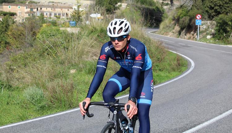 Michael Carbel hentede den første topplacering til Bjarne Riis' og Lars Seiers mandlige cykelhold ved dagens sæsonpremiere i Kroatien. 