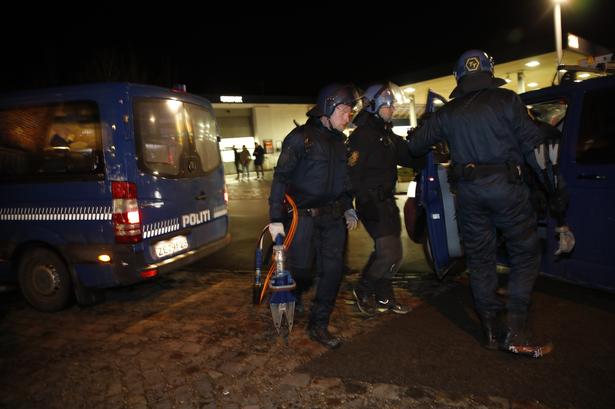 Ungdomshuset på Dortheavej, sent onsdag aften. Foto: Jacob Ehrbahn  