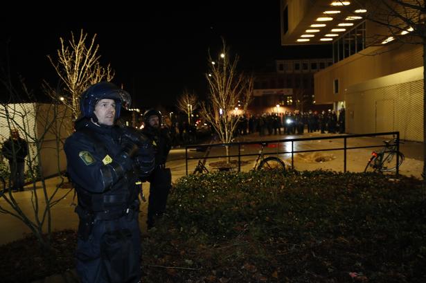 Ungdomshuset på Dortheavej, sent onsdag aften. Foto: Jacob Ehrbahn  
