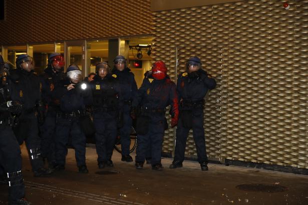 Ungdomshuset på Dortheavej, sent onsdag aften. Foto: Jacob Ehrbahn  