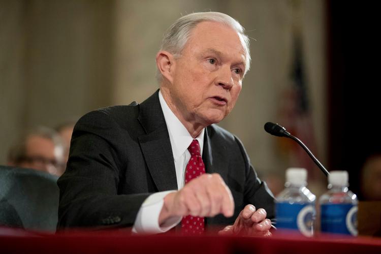 Jeff Sessions afviste, at han havde talt med russerne, da han i januar var i høring i Senatet som ny justitsminister. Men nu afslører Washington Post at den daværende senator to gange mødtes med Ruslands ambassadør i Washington.  
