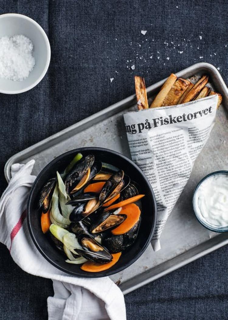 En dejlig fransk klassiker med et parmesantvist – muslinger er hurtigere at lave end at varme en købelasagne. Foto: Chris Tonnesen