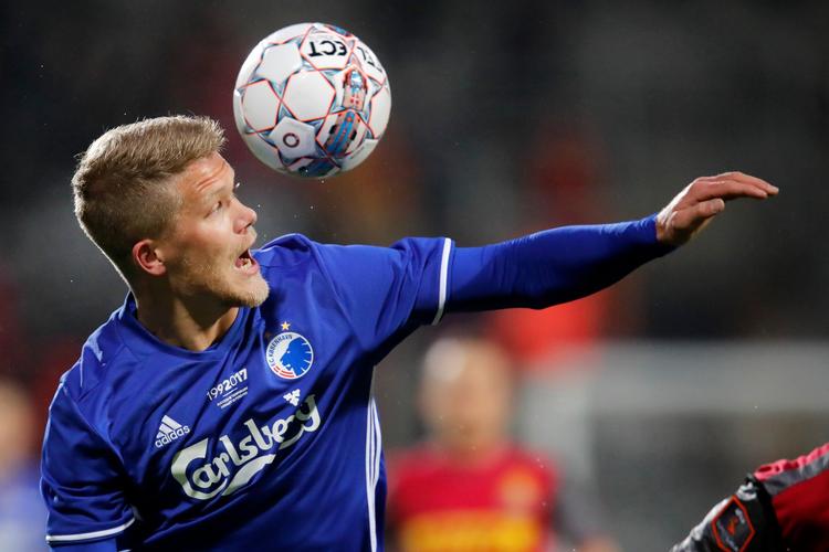 FCK'eren Andreas Cornelius arbejder for en af de klubber i Superligaen, der får mere magt efter lørdagens beslutninger i DBU. 