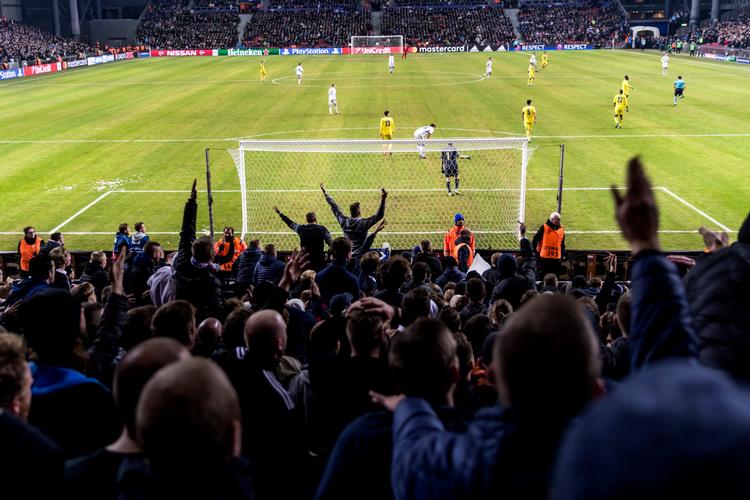 FC København - her i en Champions League-kamp mod Porto - er en af de klubber, der er glade for den nye eliteaftale mellem DBU og Divionsforeningen. 