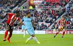 Sergio Agüero bringer her Manchester City foran 1-0 i Sunderland, og søndagens kamp sluttede med klasseforskel på de to hold. 