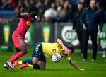 Brøndbys Frederik Holst må her bøje sig for FC Nordsjællands Godsway Donyoh i en meget underholdende kamp på Brøndby Stadion. 