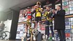 Lasse Norman skåler med vinderen Jos Van Emden og nr. 2 Silvan Dillier efter strabadserne i Dwars door West-Vlaanderen. 