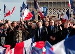 En måling søndag viste, at Fillon har opbakning fra 17 procent af vælgerne. Det er en tilbagegang på tre procentpoint i løbet af en måned. 