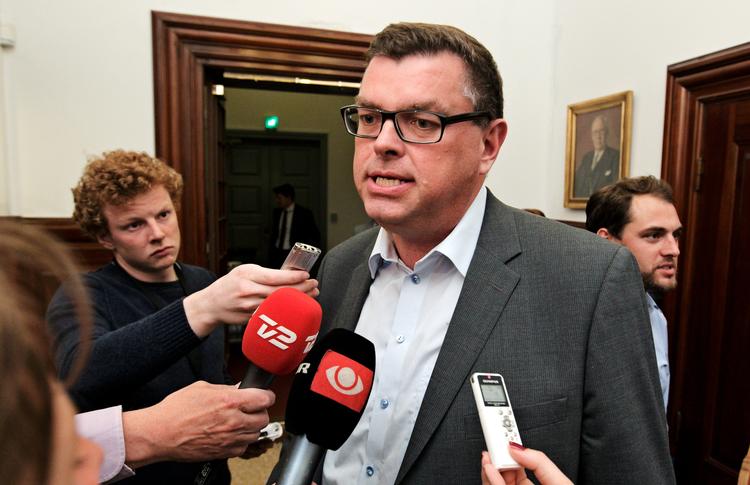 Mogens Jensen (S) er skeptisk over det stort set enslydende forslag fra kulturministeren og DF.  Jens Dresling/POLFOTO