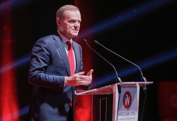 Donald Tusk, formand for det Europæiske Råd, skal efter planen genvælges på et EU-topmøde torsdag. Men hjemlandet Polen stritter imod. Foto: Krzysztof Zatycki/AP 
