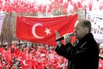 Præsident Erdogan vandt i går snævert en folkeafstemning om en forfatningsændring, der vil give ham mere magt på centrale områder. Nu langer OSCE og Europarådet ud efter den måde, folkeafstemningen er afviklet på. Den er følge dem ikke levet op til demokratiske standarder. 
