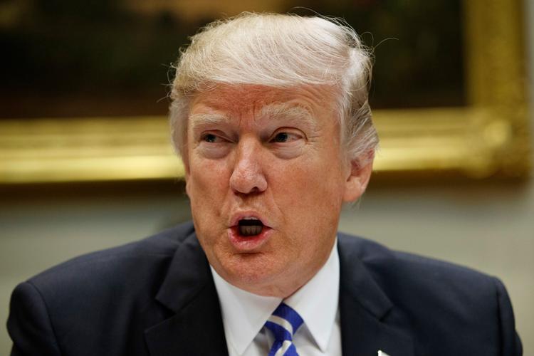 For over en måned siden præsenterede Trump første gang en præsidentiel ordre, der skulle forhindre statsborgere fra syv lande i at rejse ind i USA. 