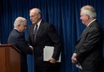 Donald Trump glimrede ved sit fravær  da justitsminister Jeff Sessions, minister for intern sikkerhed John Kelly og udenrigsminister Rex Tillerson i dag præsenterede et nyt indrejseforbud i stedet for det, der blev blokeret af domstolene i sidste måned 