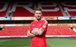 Bendtner skifter fra Nottingham Forest i den næstbedste række i England til den norske mesterklub, Rosenborg. 