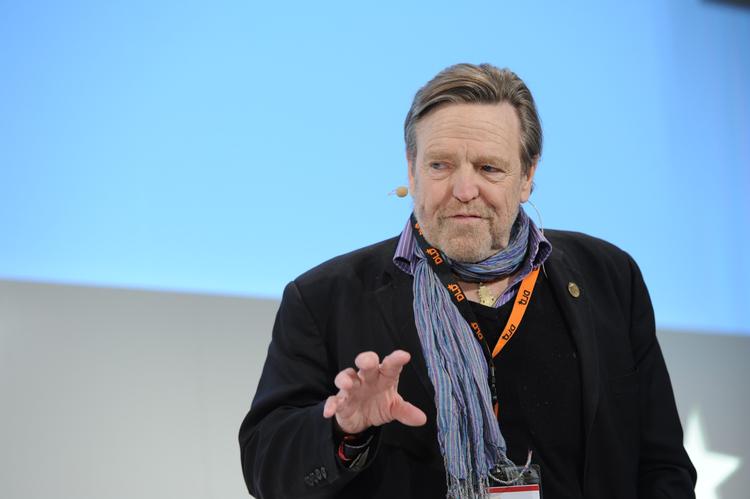 I dag virker det åbenlyst komisk, men i 1996 så blandt andre amerikaneren John Perry Barlow virkelig en anden verden af muligheder for sig online 