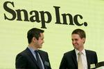 Så glade er man, når man er på vej til at tjene 24 milliarder kroner. Snap Inc.´s ejer Bobby Murphy (tv) og medejer og adm.dir. Evan Spiegel glæder sig efter åbningen af børsmarkedet i New York i sidste uge.  