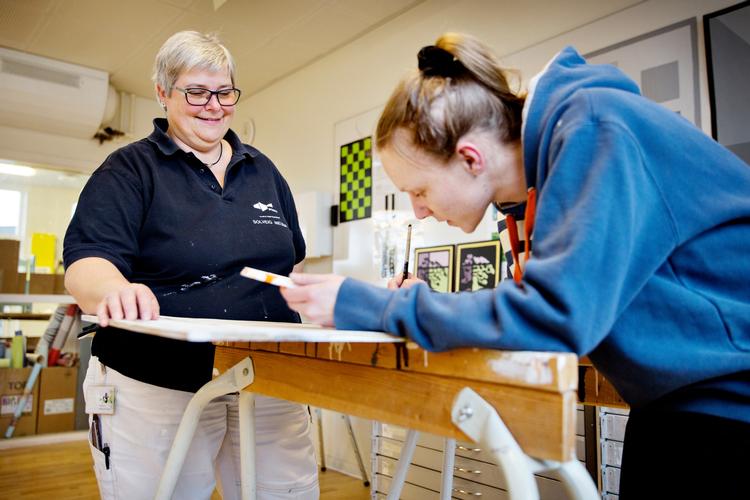 Sidste år vandt Solveig G. Nielsen fra bygningsmaleruddannelsen Mercantec i Viborg en særpris for at løfte udsatte elever. I år halter erhvervsskolerne bagefter.  