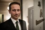 Finansminister Kristian Jensen vil gerne sende et signal om, at der er plads til kvinder i statens top, men afviser at ændre lovgivningen for at opnå bedre ligestilling.  