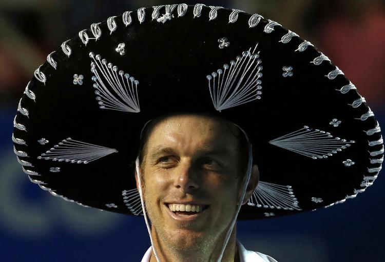 Det brede smil blev luftet, da Sam Querrey fejrede sin triumf i Acapulco, hvor han besejrede en af spillets største stjerner, Rafael Nadal.  