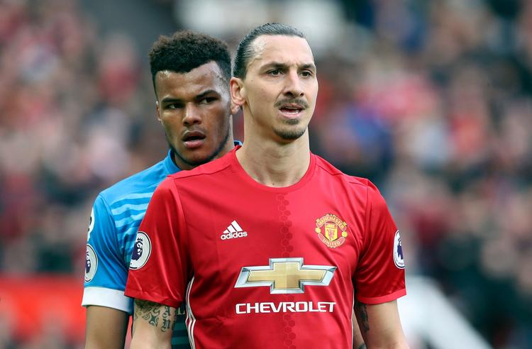 Bournemouths Tyrone Mings får sig nu en længere pause efter sammenstødet med Manchester Uniteds Zlatan Ibrahimovic, der også er blevet straffet.  