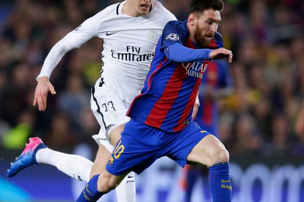 Paris' Julian Draxler jagter Lionel Messi. 