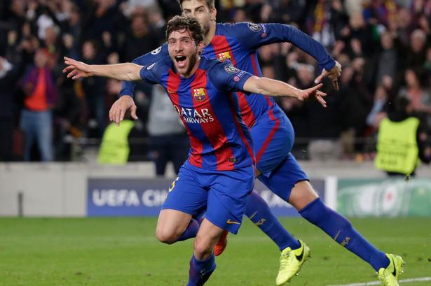 Barcelonas Sergi Roberto scorer Barcelonas forløsende mål dybt inde i overtiden. 