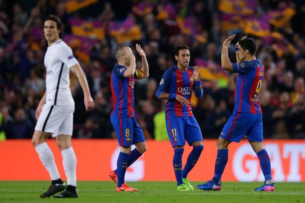 Barcelonas Andres Iniesta,  Neymar og Luis Suarez jubler, efter at PSG's Layvin Kurzawa scorede selvmål. 