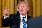 Donald Trump mødtes tirsdag med politikere fra Kongressen i Det Hvide Hus' østværelse. Nu rykker forhandlingerne ned ipå bowlingbanen i kælderen 