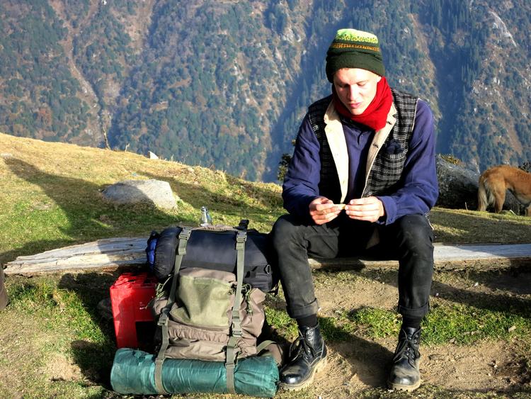 Kaspar Meitil på et privatfoto på et bjerg i det nordlige Indien, hvor han er rejst til for at dyrke mediativ praksis. 