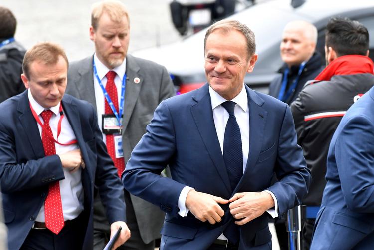 Donald Tusk ankommer til dagens EU-topmøde i Bruxelles. 