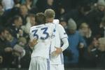 Der var kæmpe kram fra den ene målscorer, Rasmus Falk, til den anden, Andreas Cornelius, da sidst nævnte havde headet FCK foran 2-1 mod Ajax i Parken. 