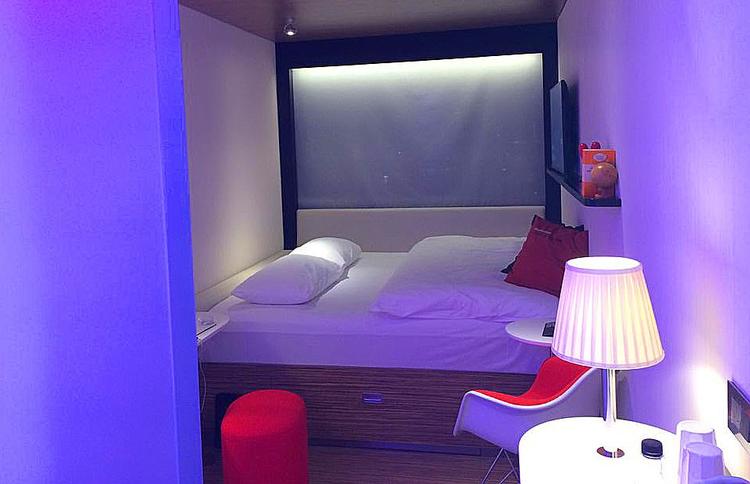 Det ser næsten klaustrofobisk ud, men man bor og sover godt hos CitizenM. 