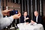 Når de to politiske nørder Peter Mogensen og Michael Kristiansen selv laver deres program, er det overraskende nemt, siger Michael Kristiansen. Det foregår med iPhone i  hjemmestudiet - herreværelset på restaurant Bdr. Price. 